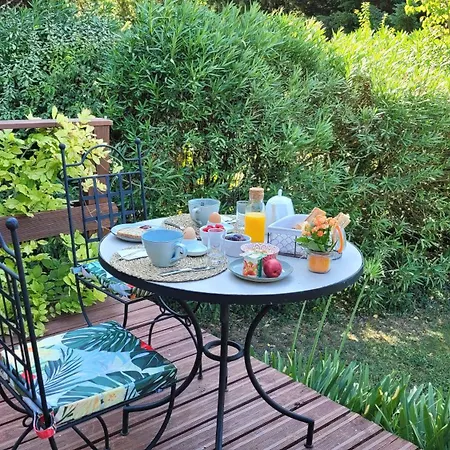 Bed & Breakfast Mas Des Marguerites 3*